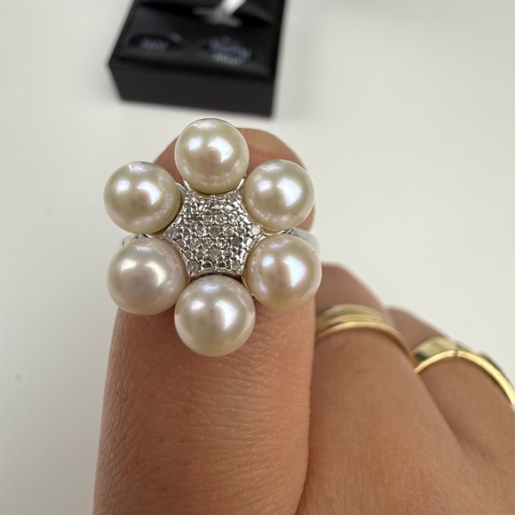 R H Macy Co Sterling Silver Bridge Cultured Pearl Pave 1/20CTTW Statement Ring - Picture 2 of 9